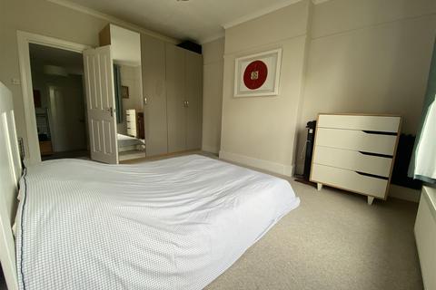 2 bedroom flat for sale - Holmesdale Road, London