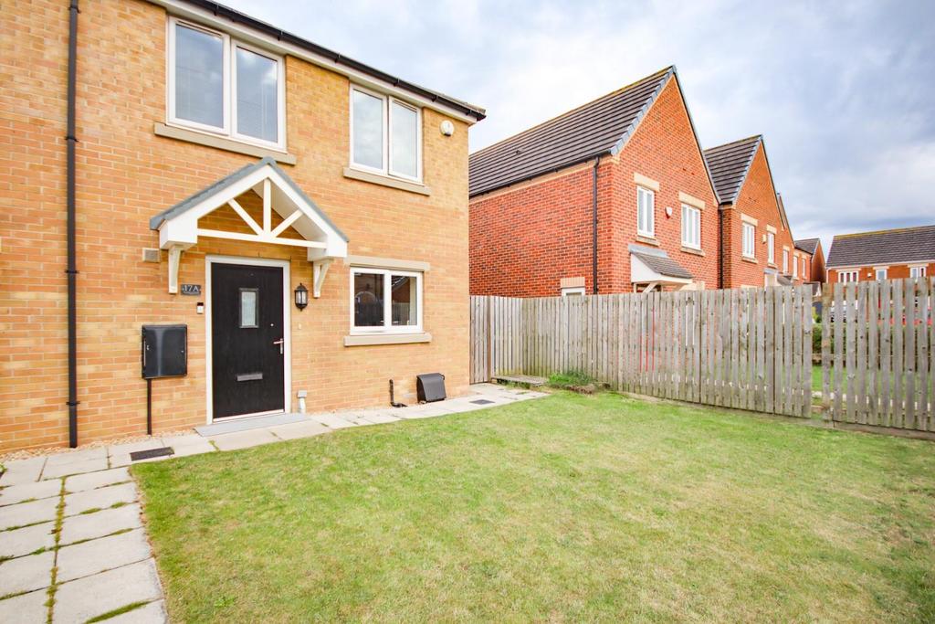 Raines Court, Longlands, Middlesbrough, TS4 2WB 3 bed semidetached