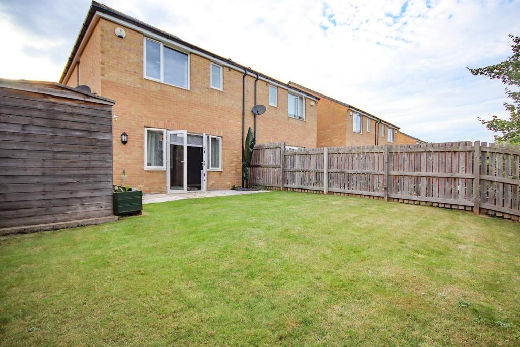 Raines Court, Longlands, Middlesbrough, TS4 2WB 3 bed semidetached