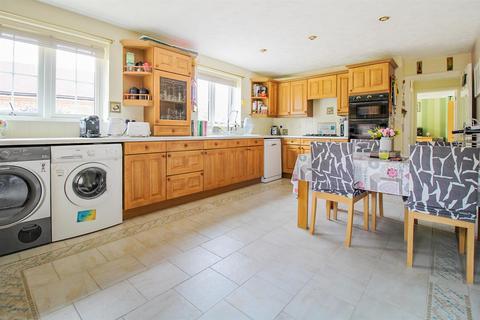 12 Whitings, Great Denham, Bedford, MK40 4GE