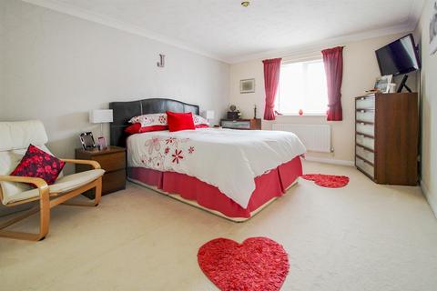 12 Whitings, Great Denham, Bedford, MK40 4GE