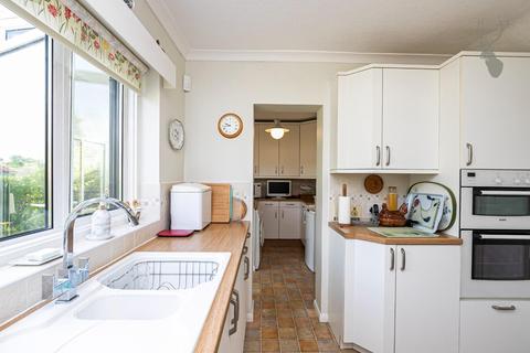 2 Harewood Hill, Theydon Bois, Epping, CM16 7EA