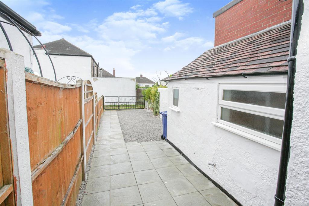 Sparrow Terrace, Porthill, Newcastle 2 bed terraced house £130,000