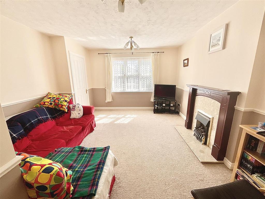 Green Howards Drive, Scarborough 3 bed house £900 pcm (£208 pw)