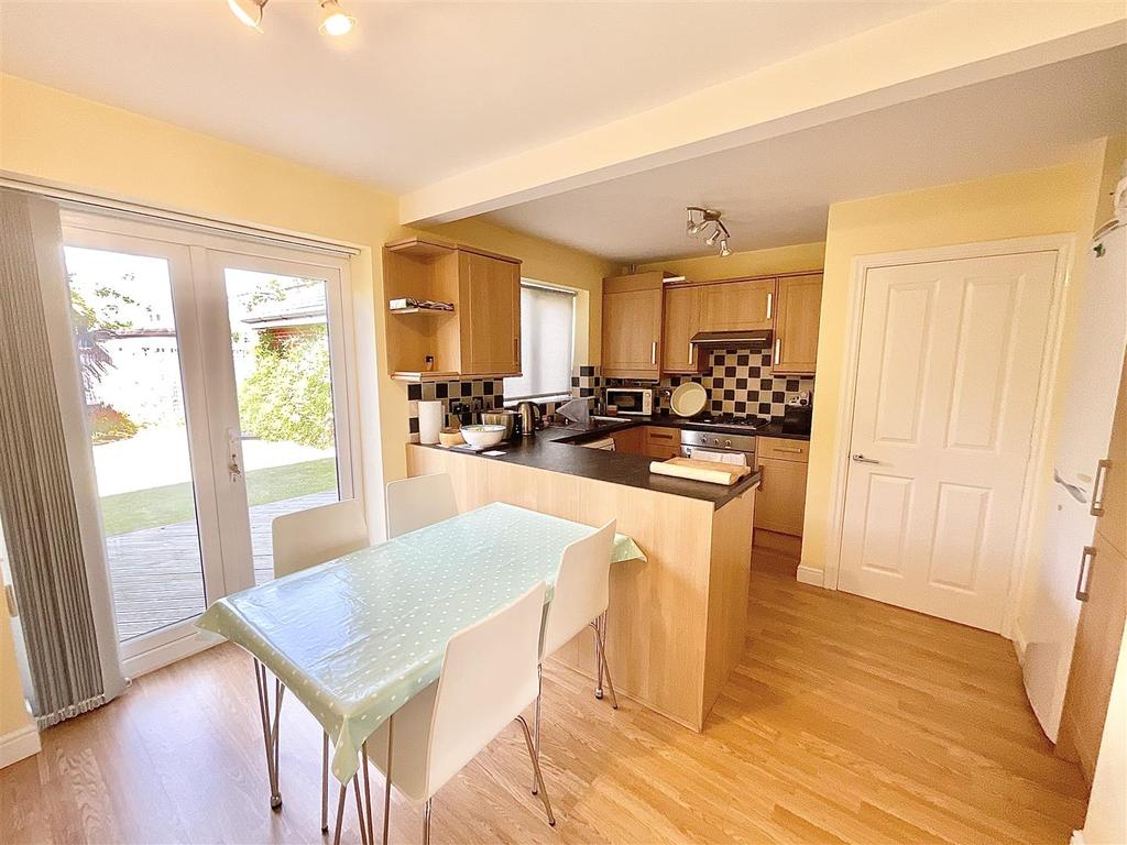 Green Howards Drive, Scarborough 3 bed house £900 pcm (£208 pw)