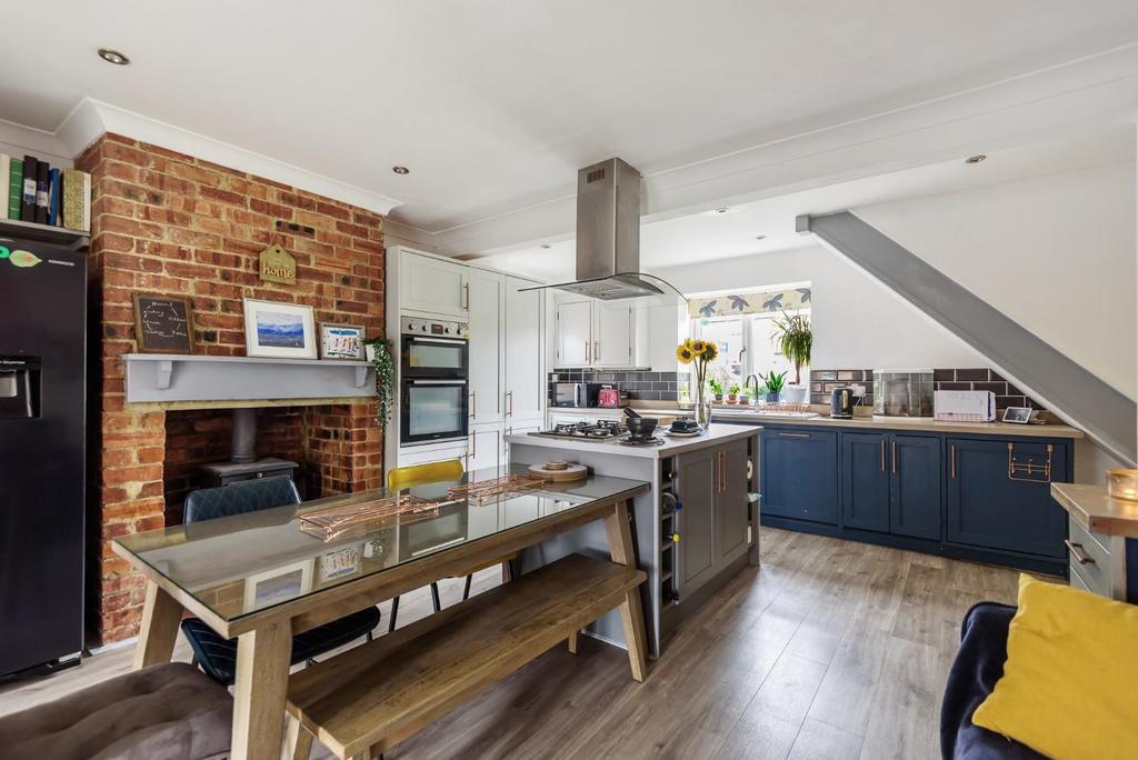 Lyndon Avenue, Bramham, Wetherby 4 bed semidetached house £315,000