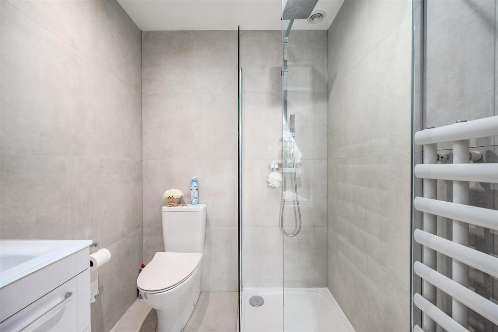 13 Ensuite.jpg
