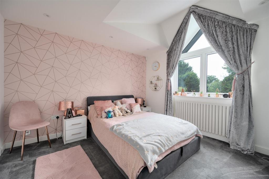 14 Bed 3.jpg
