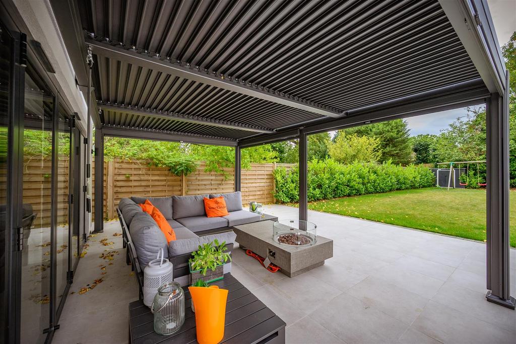 19 Pergola.jpg