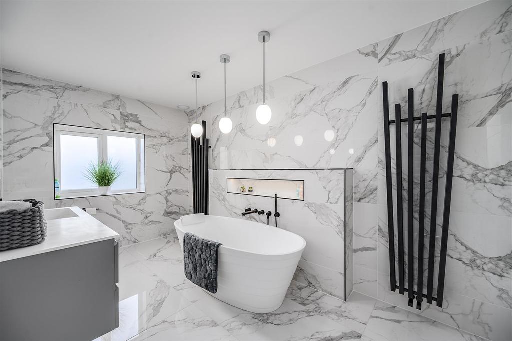 11 Bathroom.jpg