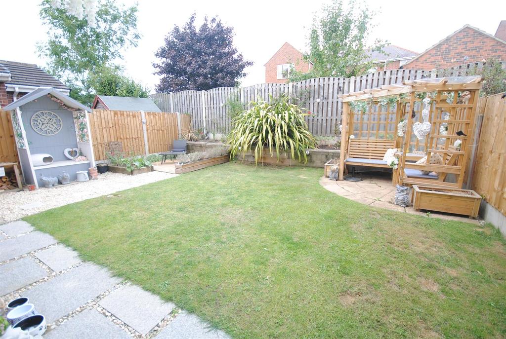 44kingedwardave GARDEN.JPG