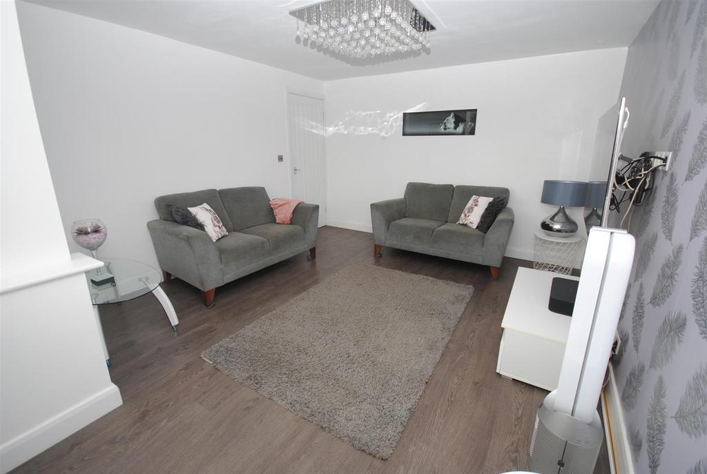 44kingedwardave LOUNGE2.JPG