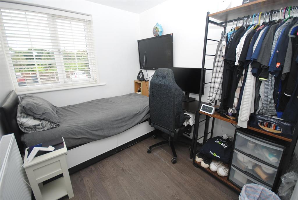 44kingedwardave BED4.JPG