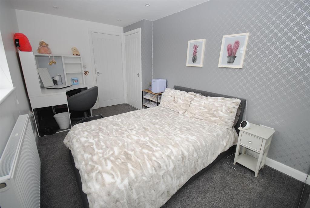 44kingedwardave BED2.JPG