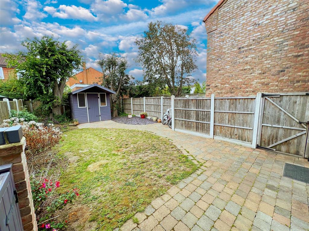 Stripe Road, New Rossington, Doncaster 3 bed semidetached house for