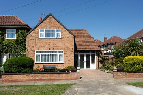3 bedroom detached house for sale - Meadowfields Drive, York