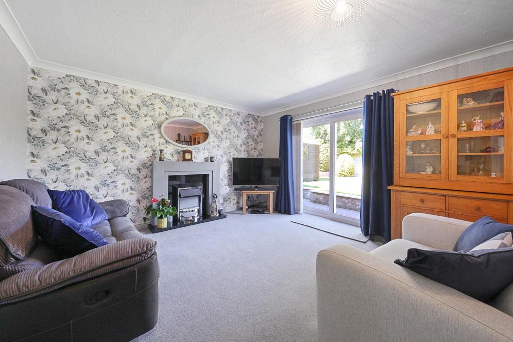 Queens Drive, Nantwich 3 bed detached bungalow £320,000