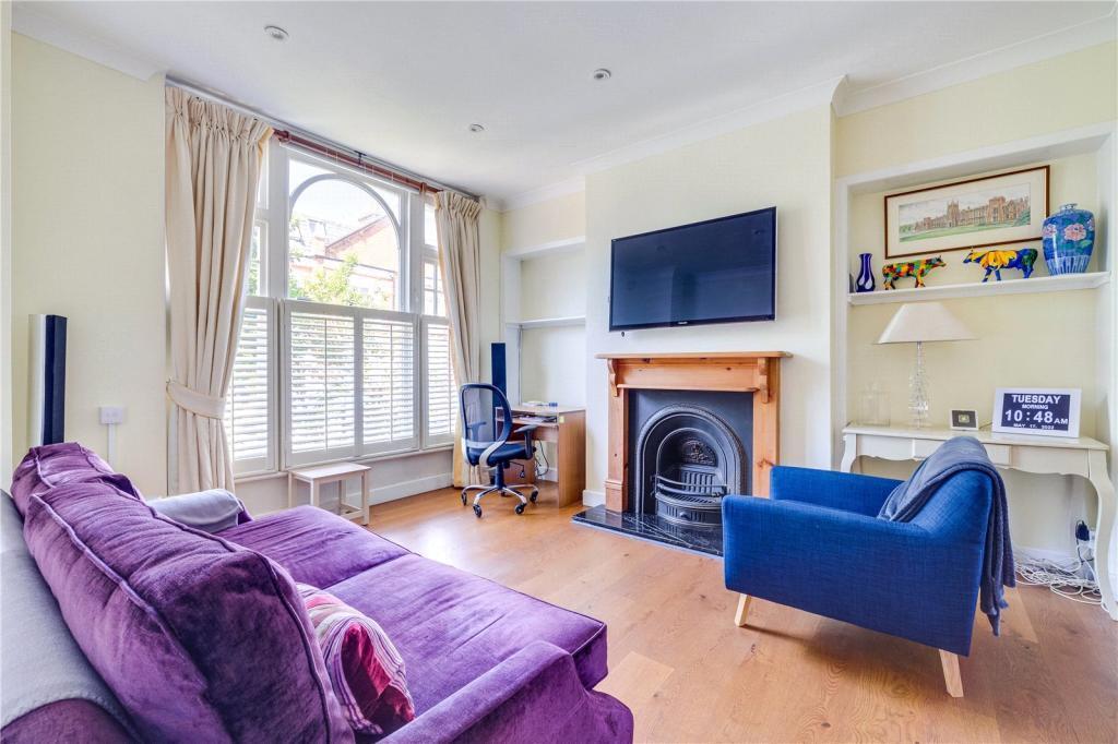 Quarrendon Street, Parsons Green SW6 2 bed apartment £750,000