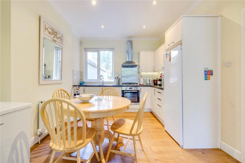 Quarrendon Street, Parsons Green SW6 2 bed apartment £750,000