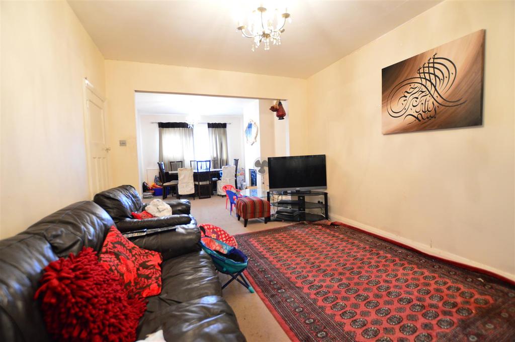 Midcroft, Slough 3 bed semidetached house £1,600 pcm (£369 pw)