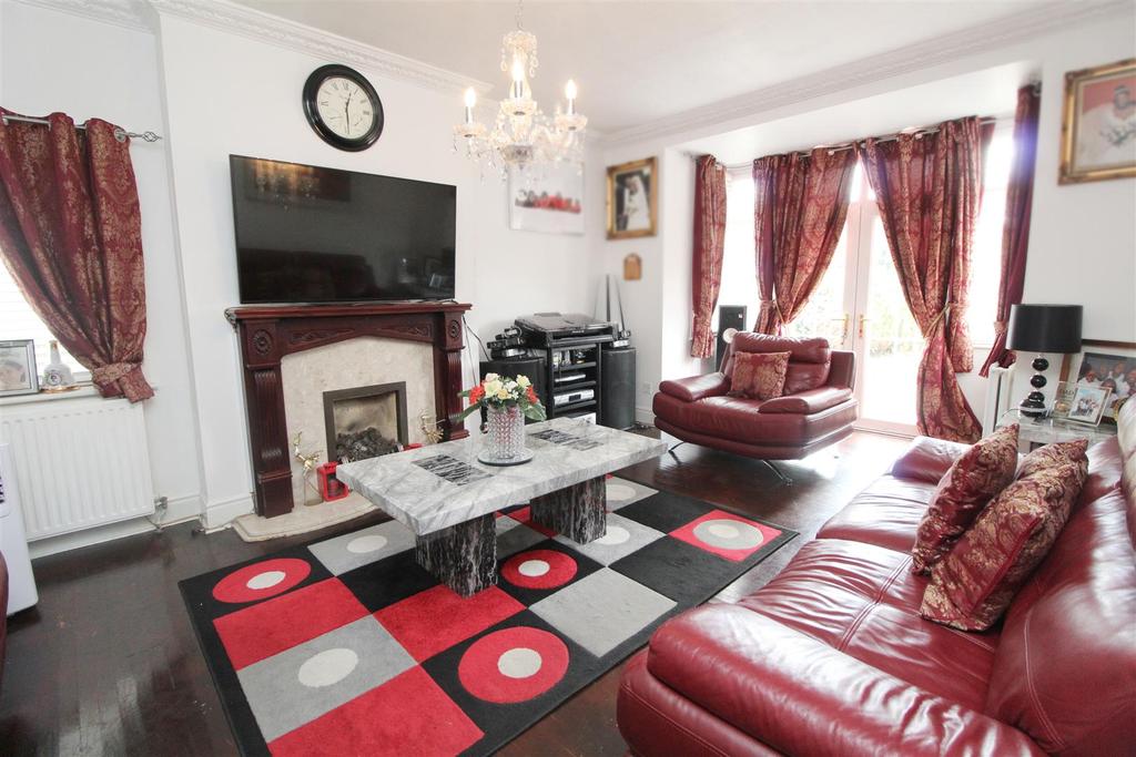 Buckingham Road, Bletchley, Milton Keynes 5 bed detached house for sale