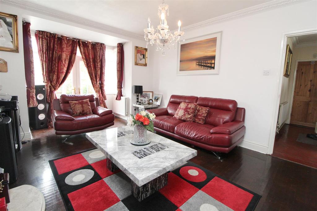 Buckingham Road, Bletchley, Milton Keynes 5 bed detached house for sale