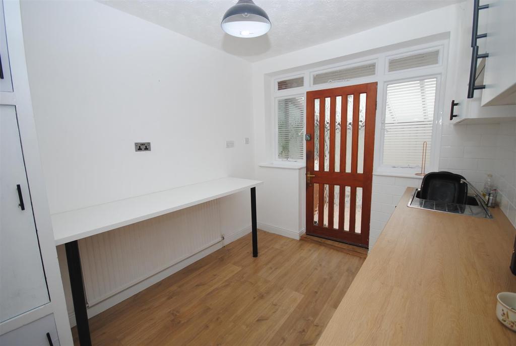 Oulton Lane, Woodlesford, Leeds 2 bed semidetached bungalow £245,000