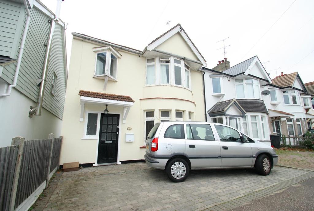 Southsea Avenue, LeighOnSea 3 bed semidetached house £400,000