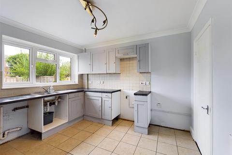 32 Overbury Crescent, New Addington, Croydon, CR0 0LL