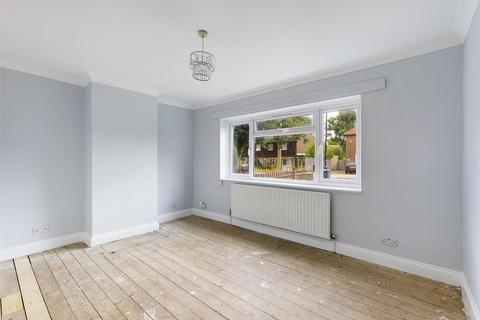 32 Overbury Crescent, New Addington, Croydon, CR0 0LL