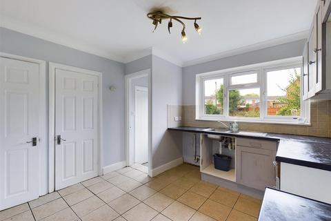 32 Overbury Crescent, New Addington, Croydon, CR0 0LL