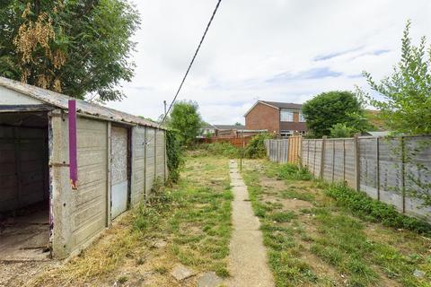 32 Overbury Crescent, New Addington, Croydon, CR0 0LL