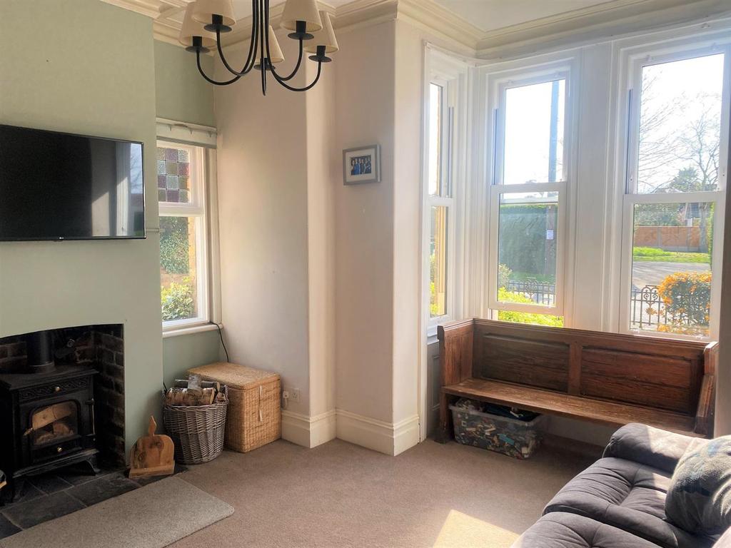 Garth End Road, West Ayton, Scarborough 6 bed semidetached house £