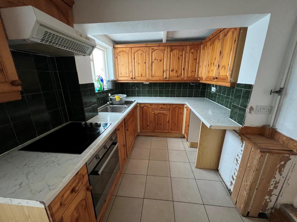 Kitchen2.jpg