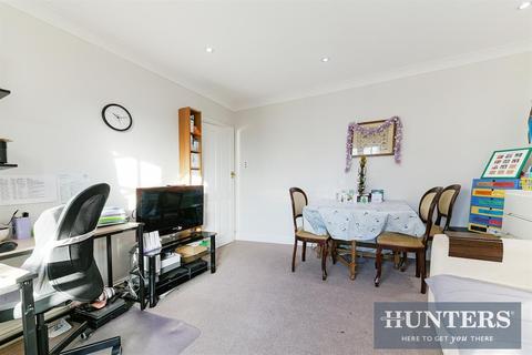 41 Broadmead Avenue, Worcester Park, KT4 7SN