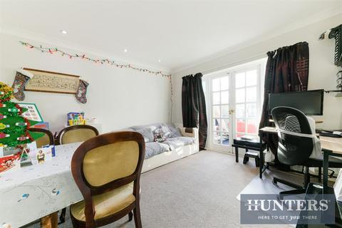 41 Broadmead Avenue, Worcester Park, KT4 7SN