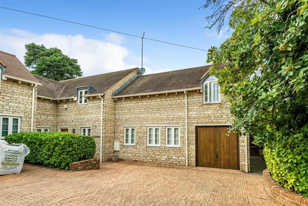 Memorial Lane, Felmersham, Bedford 5 bed semidetached house £800,000