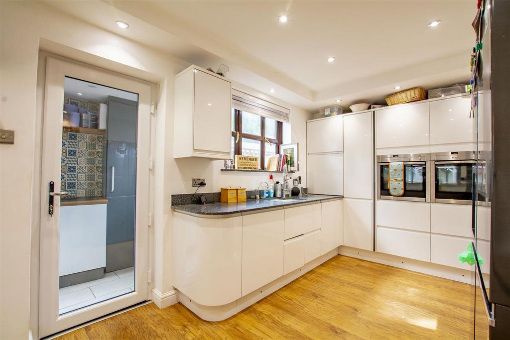Kitchen Diner (11)-HDR copy.jpg