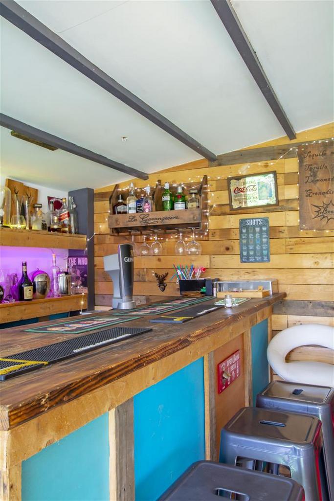 Bar (11)-HDR copy.jpg