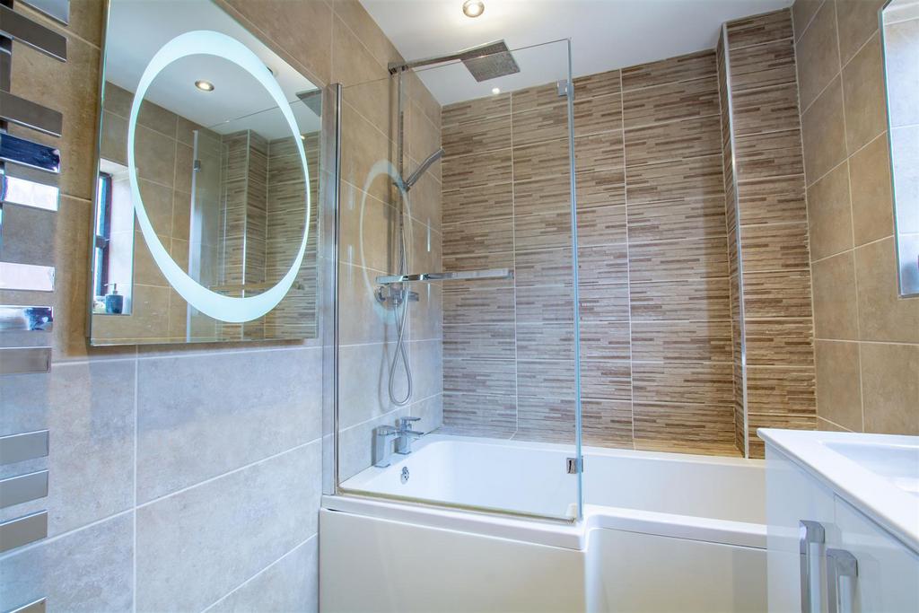 Bathroom (5)-HDR copy.jpg