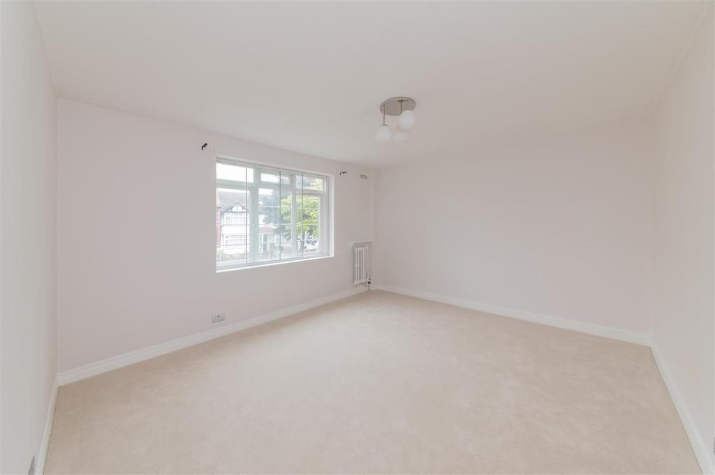 Bell Lane, Hendon, London 2 bed flat £425,000