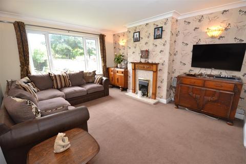 1 Highlands Close, Bradford, BD7 4BL