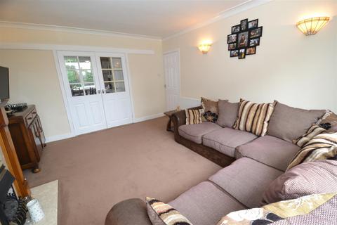 1 Highlands Close, Bradford, BD7 4BL