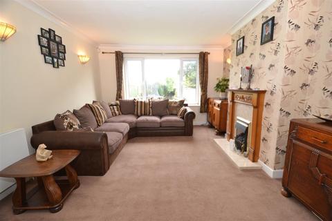 1 Highlands Close, Bradford, BD7 4BL