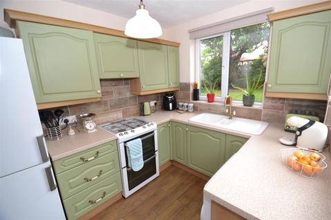 1 Highlands Close, Bradford, BD7 4BL