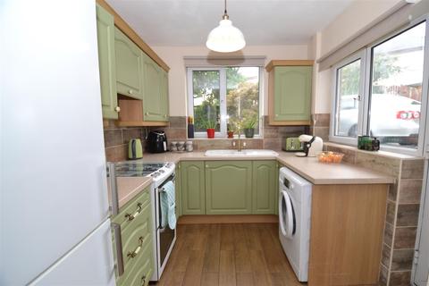 1 Highlands Close, Bradford, BD7 4BL