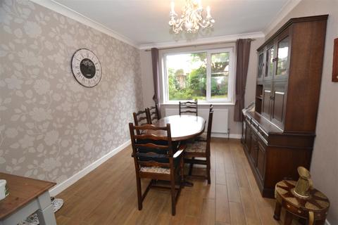 1 Highlands Close, Bradford, BD7 4BL