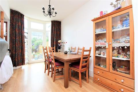 22 Mount Avenue, London, E4 6SY