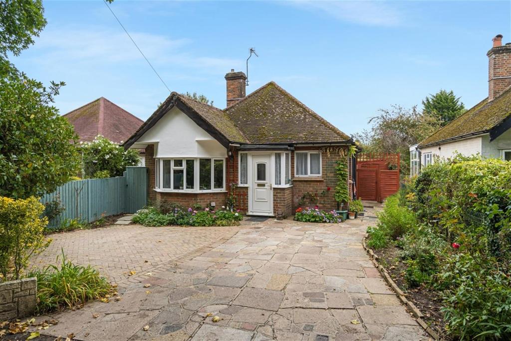 Hyrons Lane, Amersham... 2 bed detached bungalow £575,000