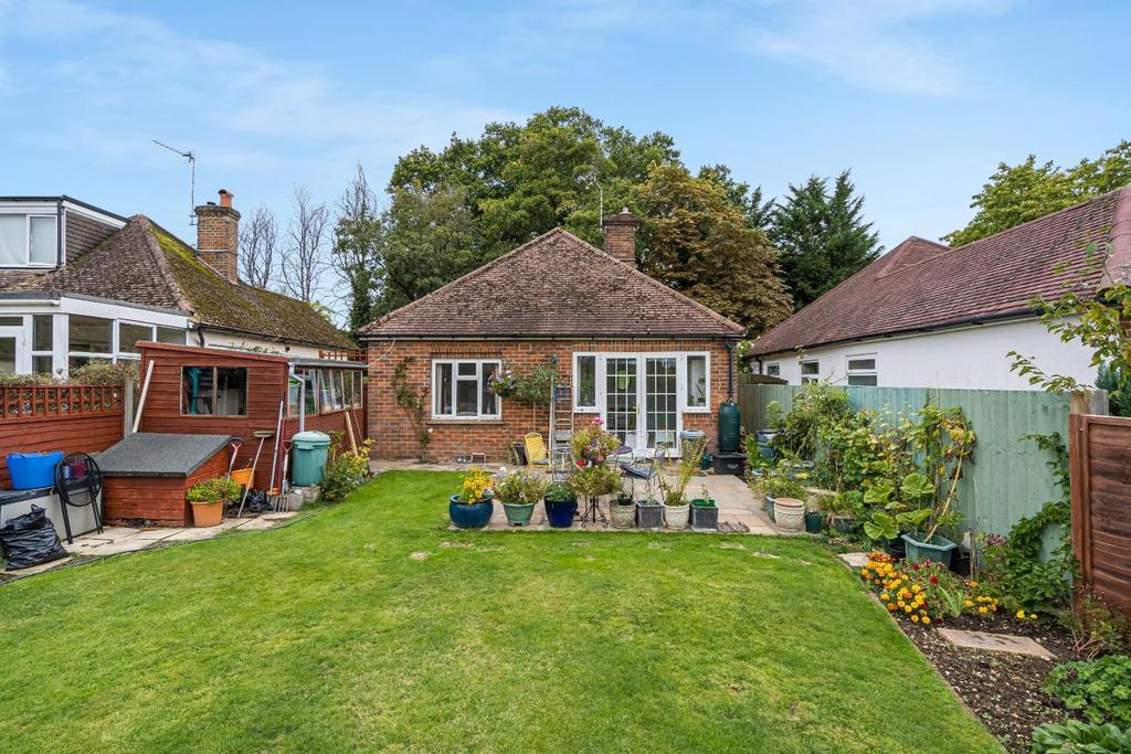 Hyrons Lane, Amersham... 2 bed detached bungalow £575,000